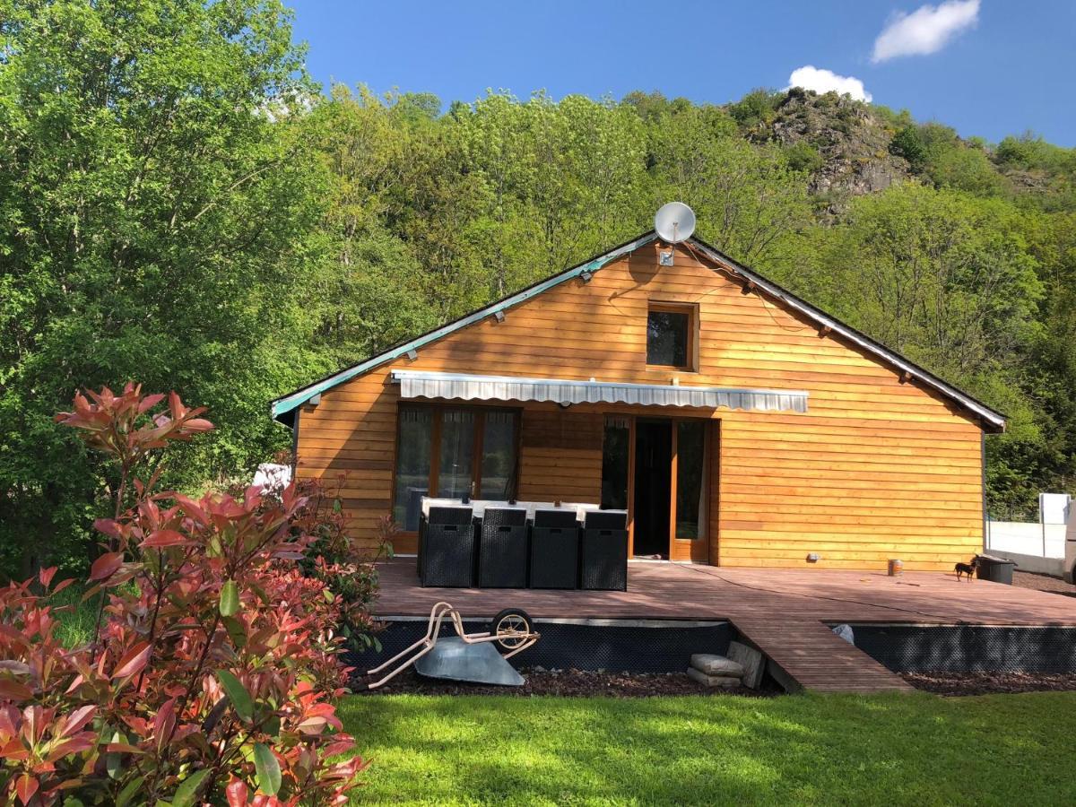 Chambon-Sur-Lac Chalet *